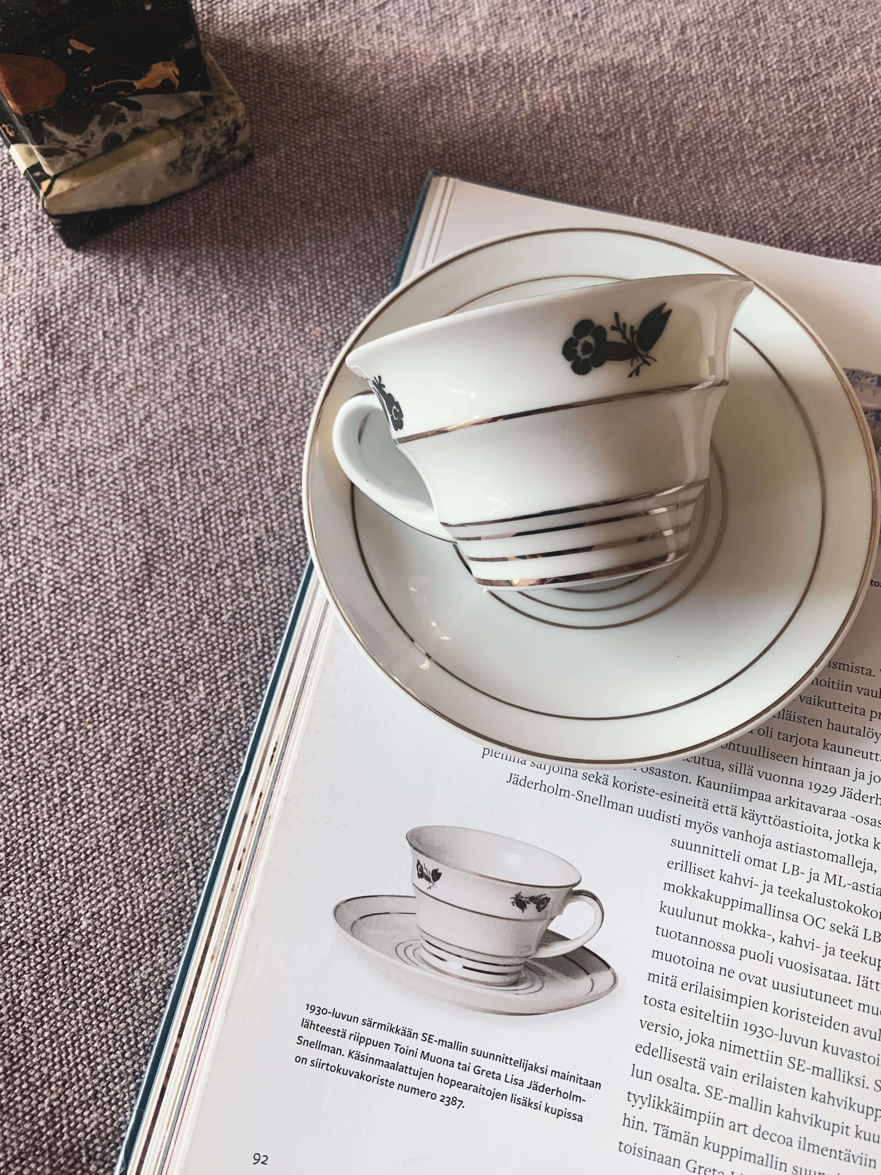 【限定品】ARABIA \"Odotettu viestinvälittäjä\" Arabia muumimuki 2026 Japani Moominvalley park | Tori