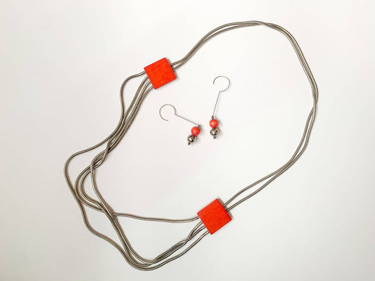 Finnish vintage jewelry Aarikka red wooden necklace earrings