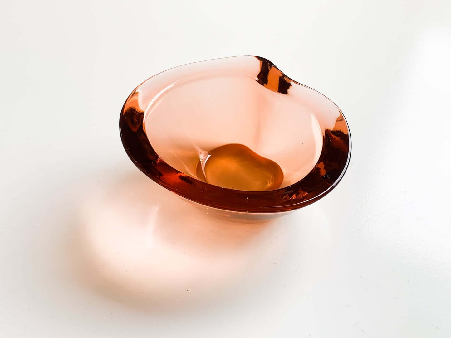 Helena Tynell Vaakuna bowl | Riihimaki lasi | Collection of Scandinavian glass in Molna Vintage webshop