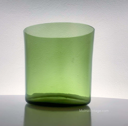 SH 142 green glass vase | Saara Hopea Nuutajärvi