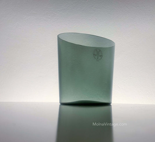 SH 142 grey glass vase | Saara Hopea Nuutajärvi