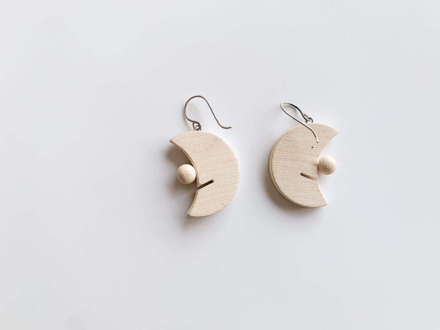 Aarikka Finland, Notte white earrings