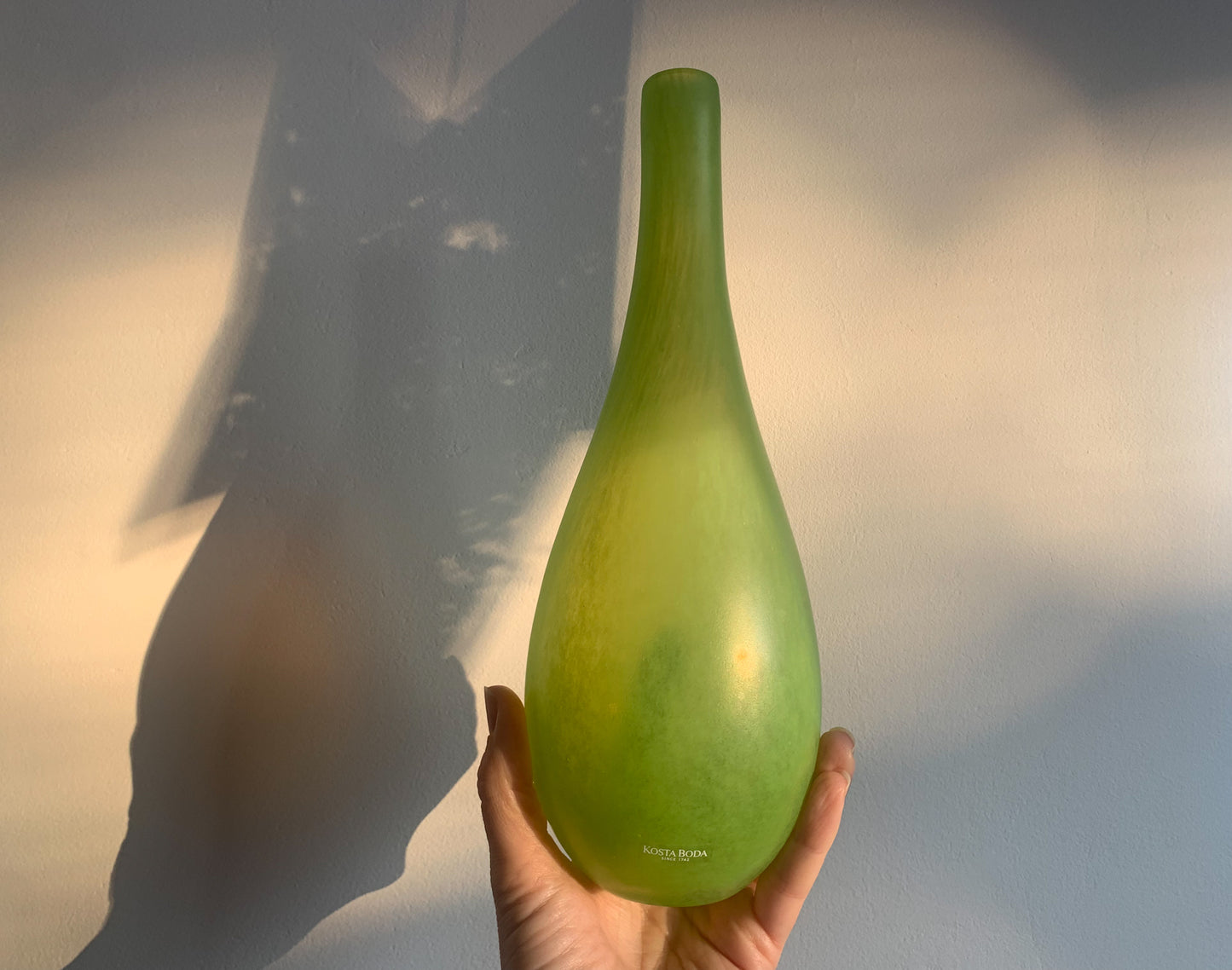 Design Gunnell Sahlin, Kosta Boda Decanter, vase and artwork Amazon