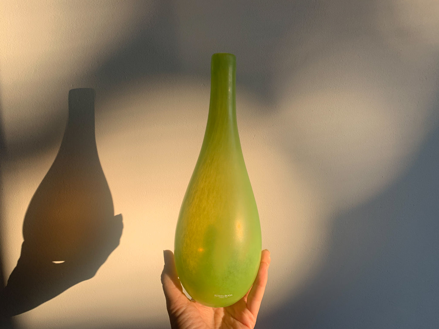 Design Gunnell Sahlin, Kosta Boda Decanter, vase and artwork Amazon