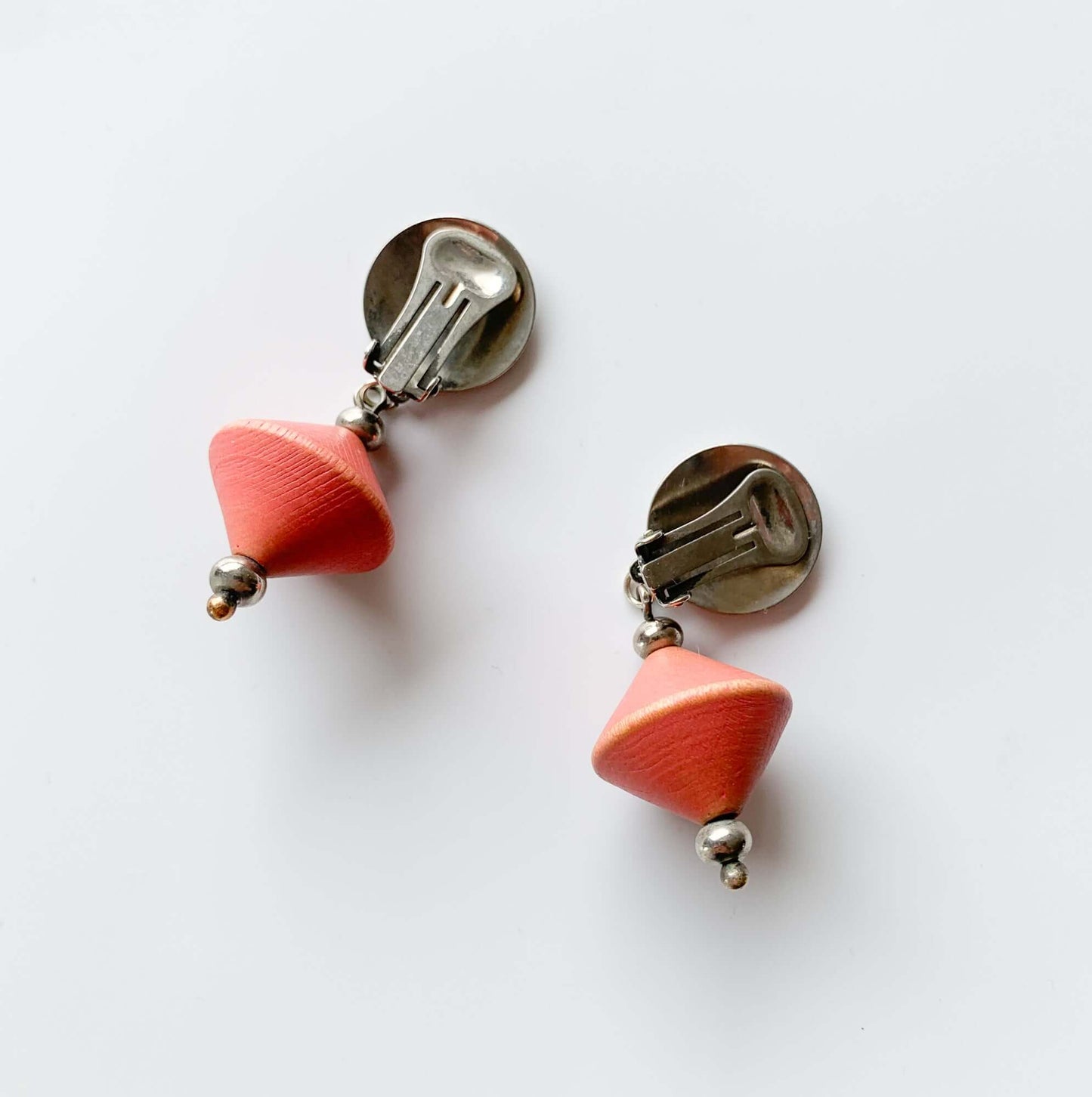 Aarikka Finland | Cone wood clip earrings, coral pink