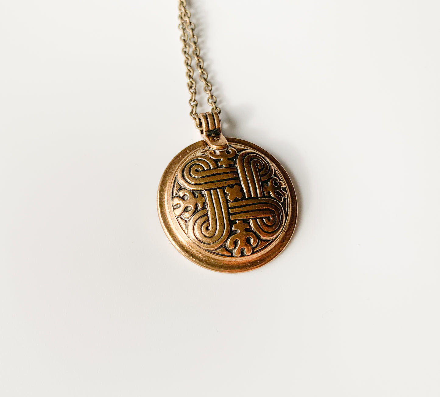 Kalevala Koru, Bronze pendant Hannunvaakuna