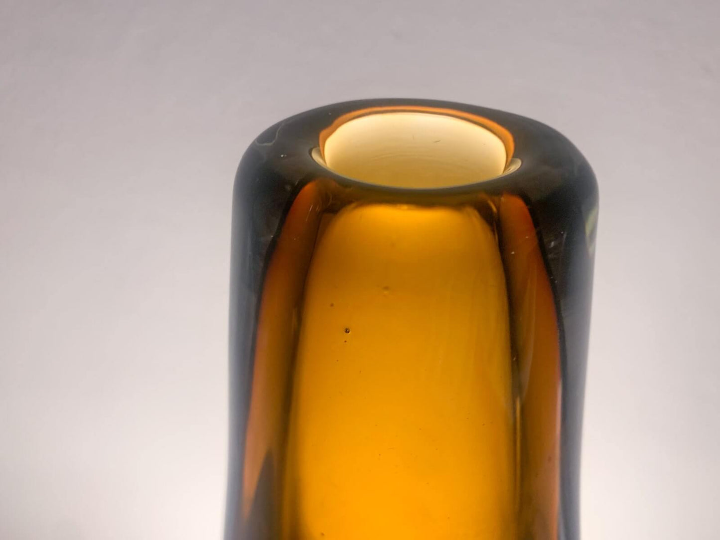 Armando Jacobino, Kumela Finland Sommerso Amber Vase Artwork 24 cm