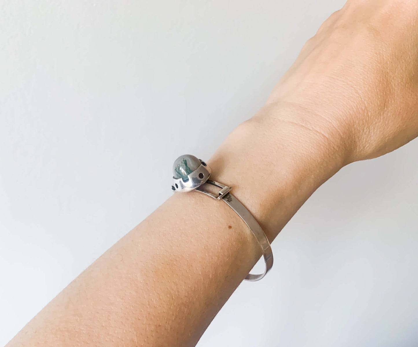 Midmod silver bracelet with jasper gemstone, designer Martti Viikinniemi, 1966 Finland