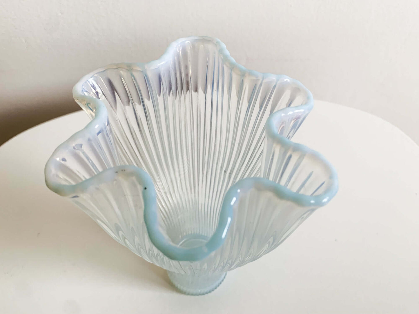 Vintage opalescent glass vase Reffla, designer Arthur Percy, Gullaskruf Sweden, 50s