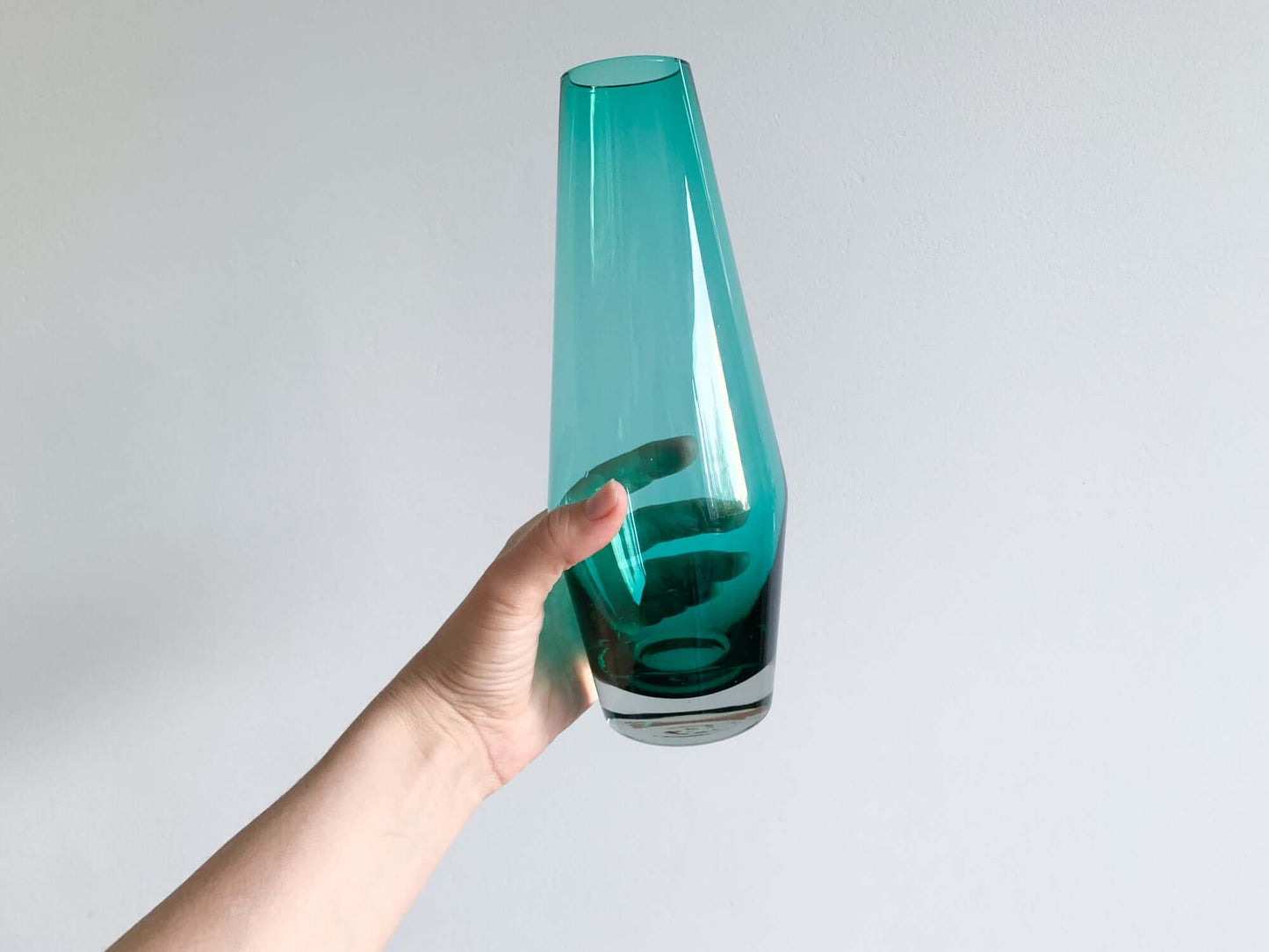 Tamara Aladin Riihimaki, Pop Art glass turquoise vase, Finland
