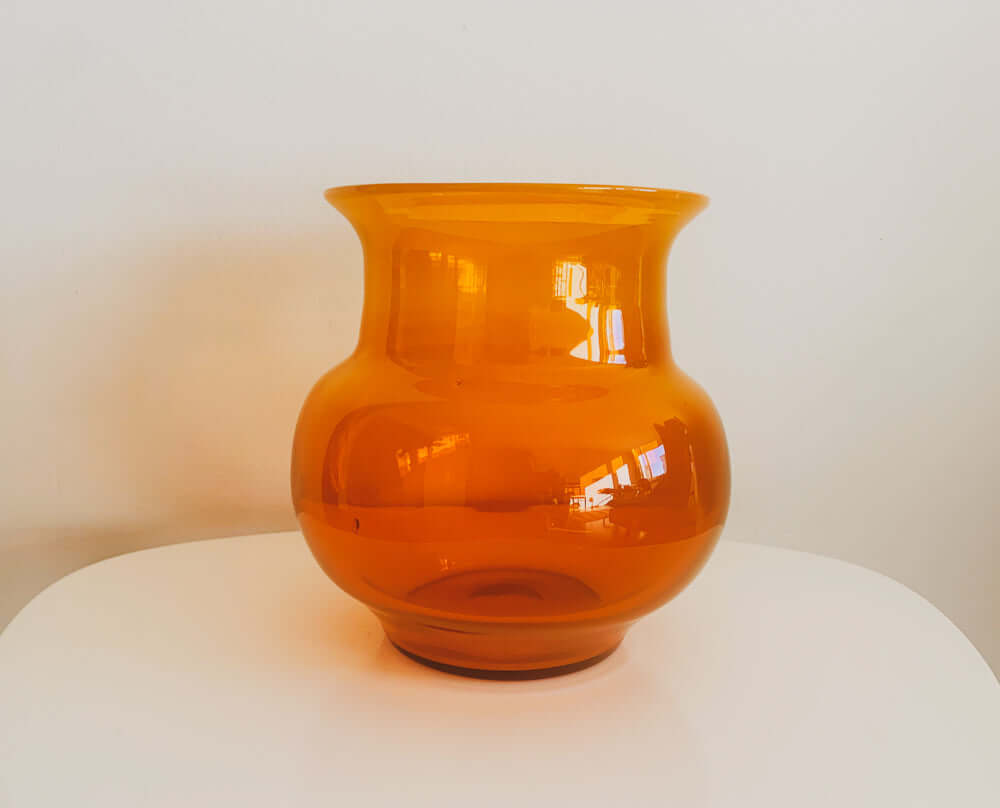 Vintage Erik Hoglund glass vase in honey color with opalline top, Kosta Boda Sweden, 1970s