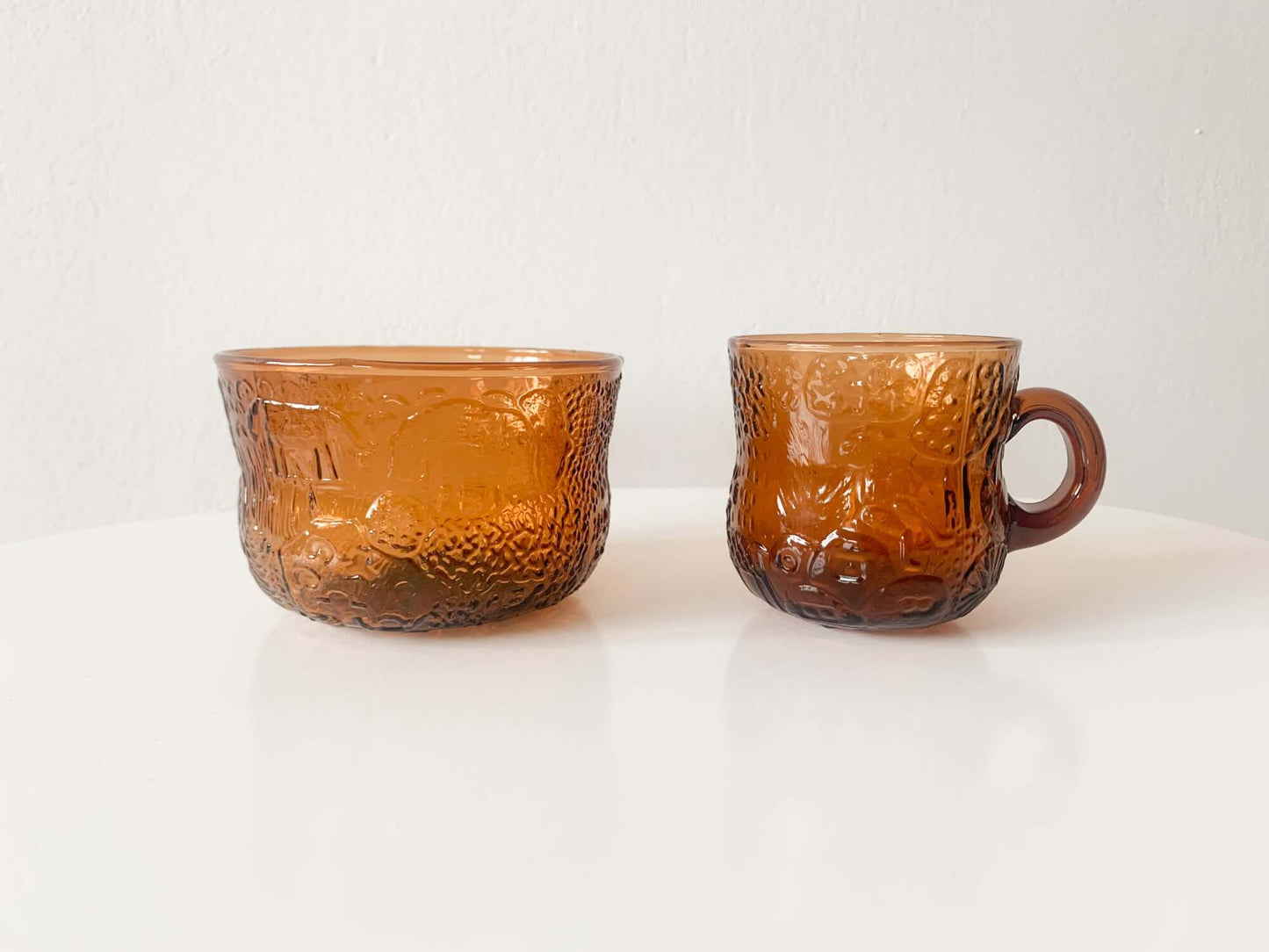 Glass dessert or sugar bowl, Fauna series by Oiva Toikka. Nuutajärvi 1970s