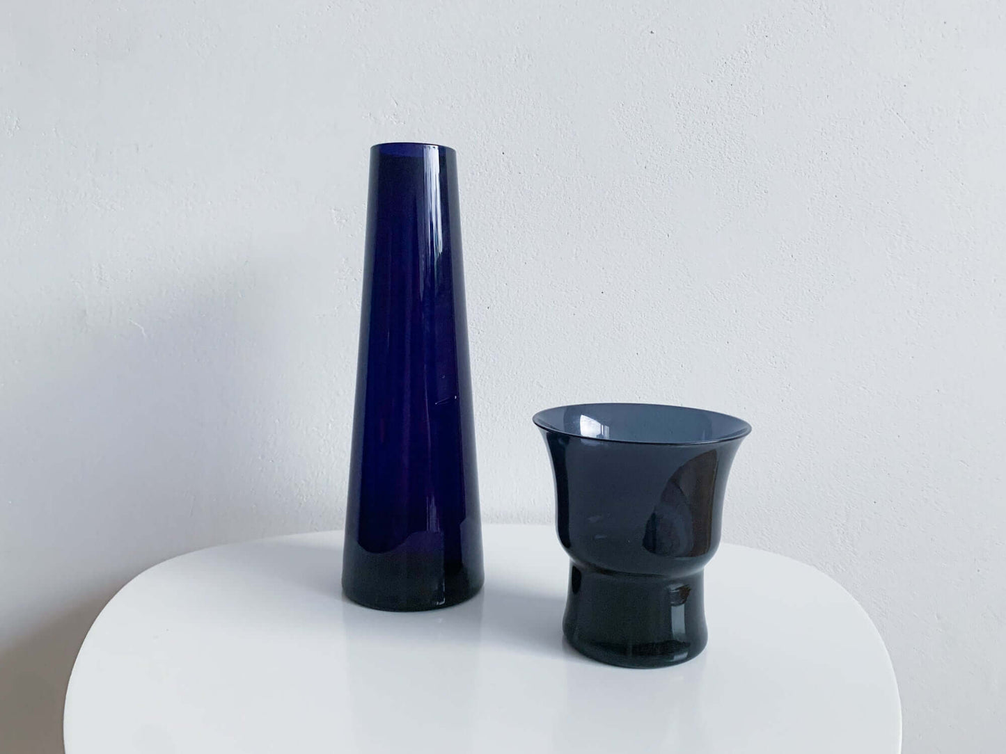 Modernist vase SH105 by Saara Hopea, Nuutajarvi Finland, 1953