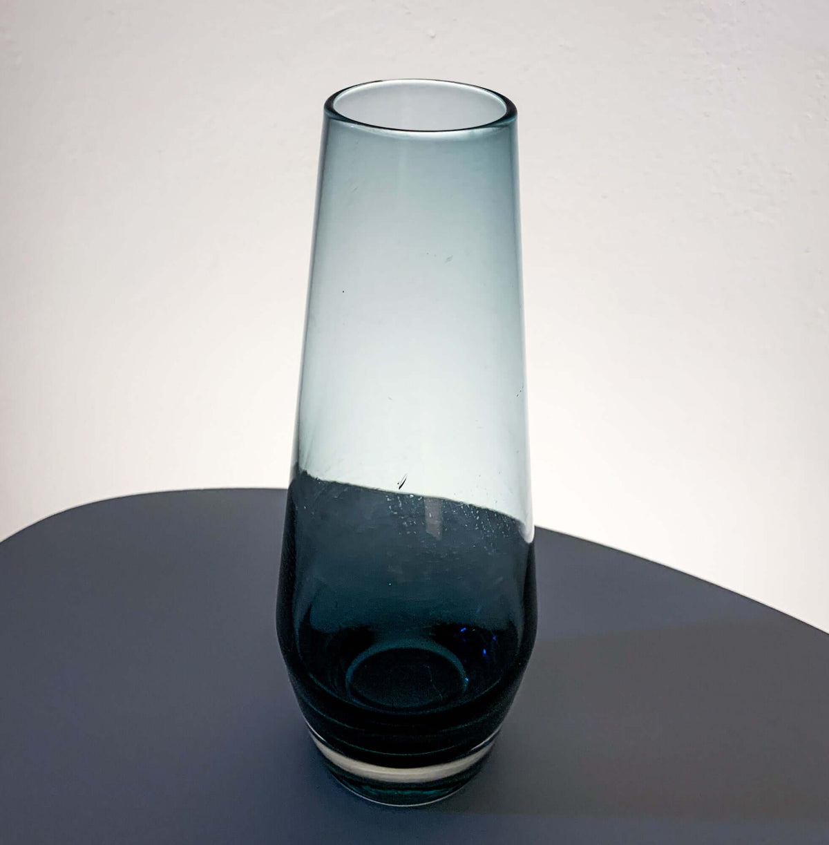 Tamara Aladin Riihimäen Lasi | Blue grey glass vase