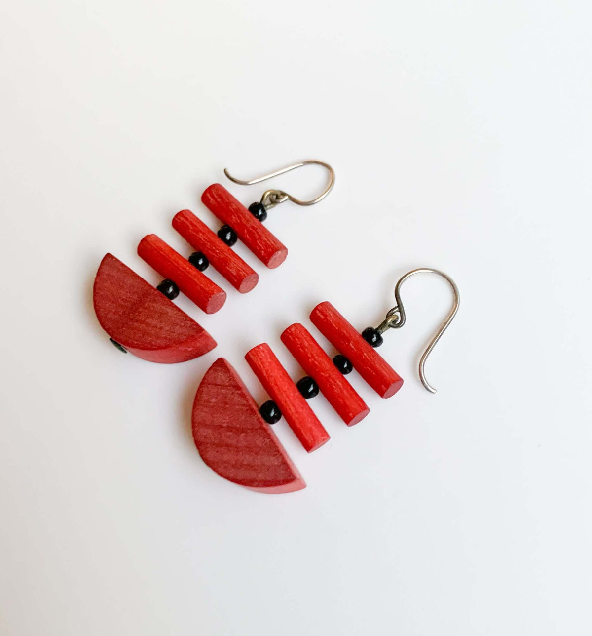 Red wood arc earrings Aarikka, 1980s