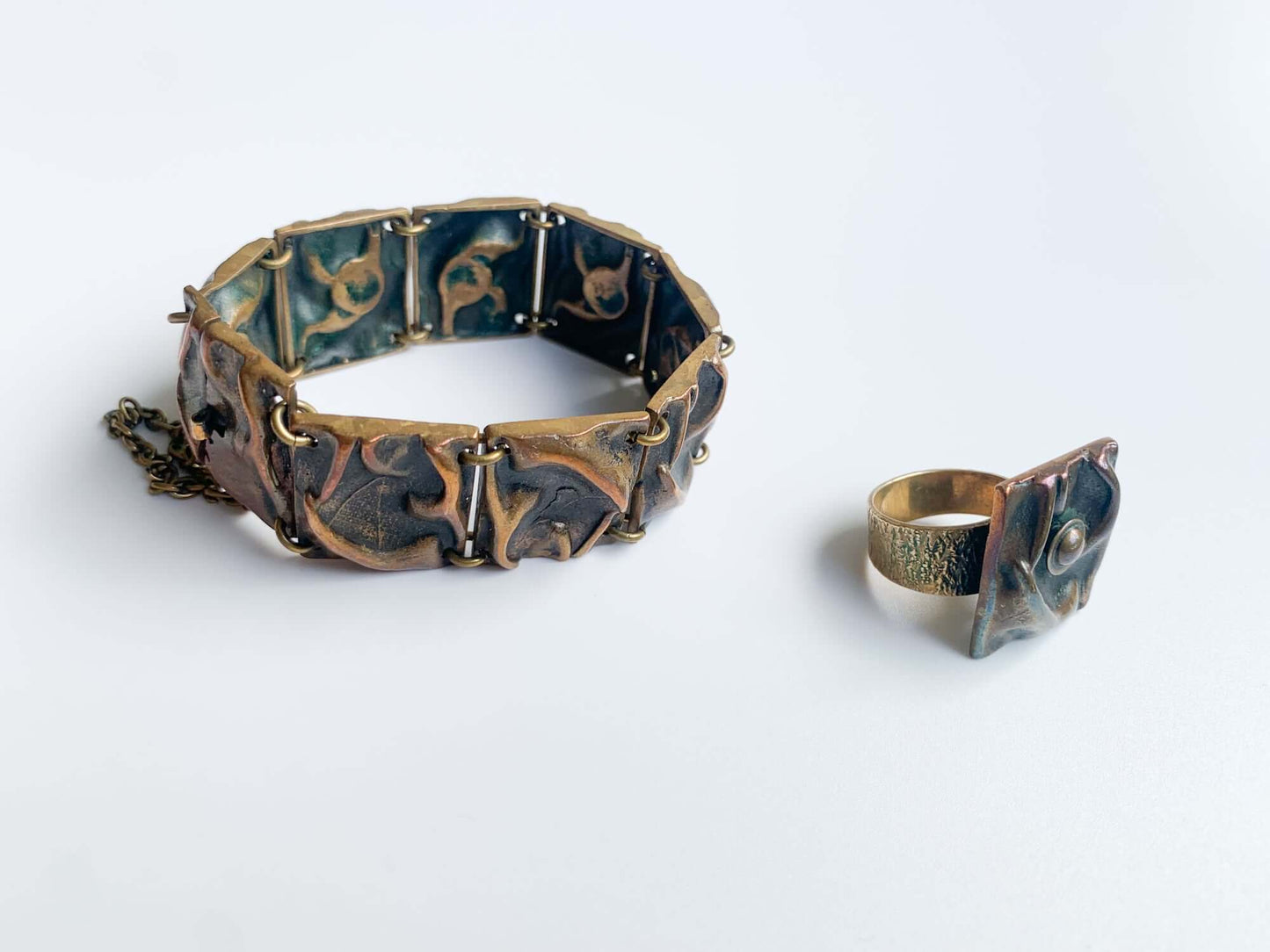 Scandinavian Brutalist style substantial bronze ring, Jalosepot Finland, 1960-70s