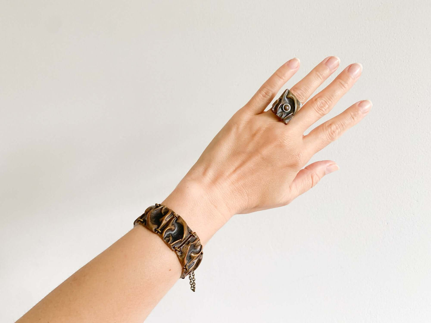 Scandinavian Brutalist style substantial bronze bracelet, Jalosepot Finland, 1960-70s