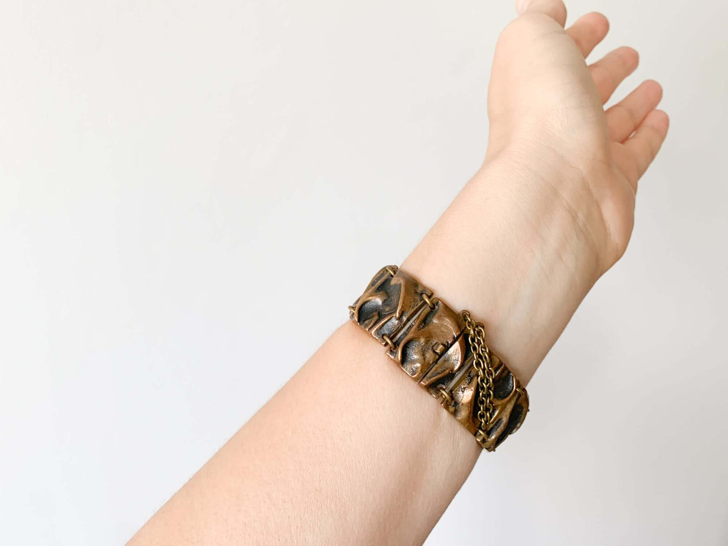 Scandinavian Brutalist style substantial bronze bracelet, Jalosepot Finland, 1960-70s