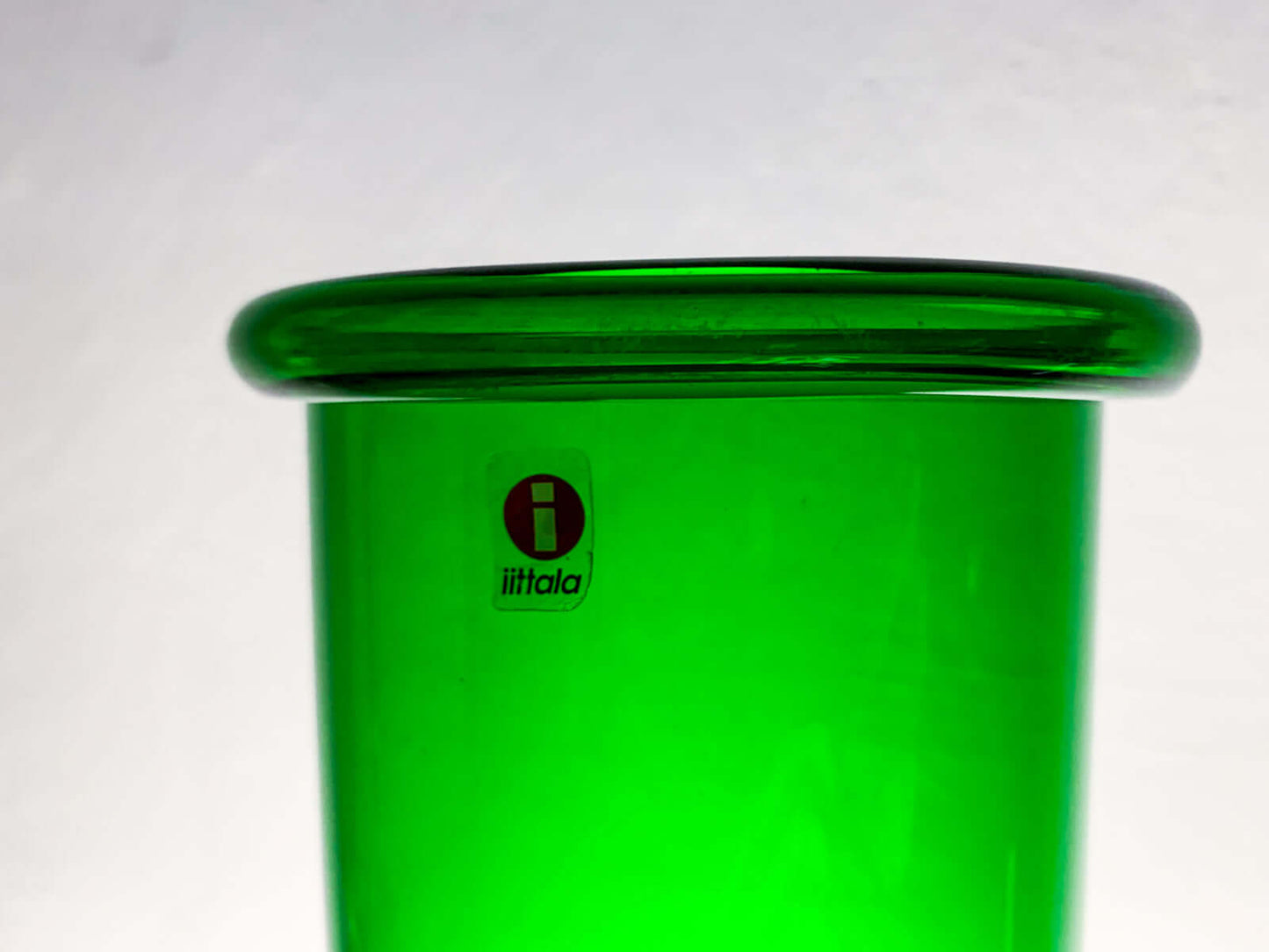 Markku Salo, Nuutajarvi Juno green vase, 1990s Finland