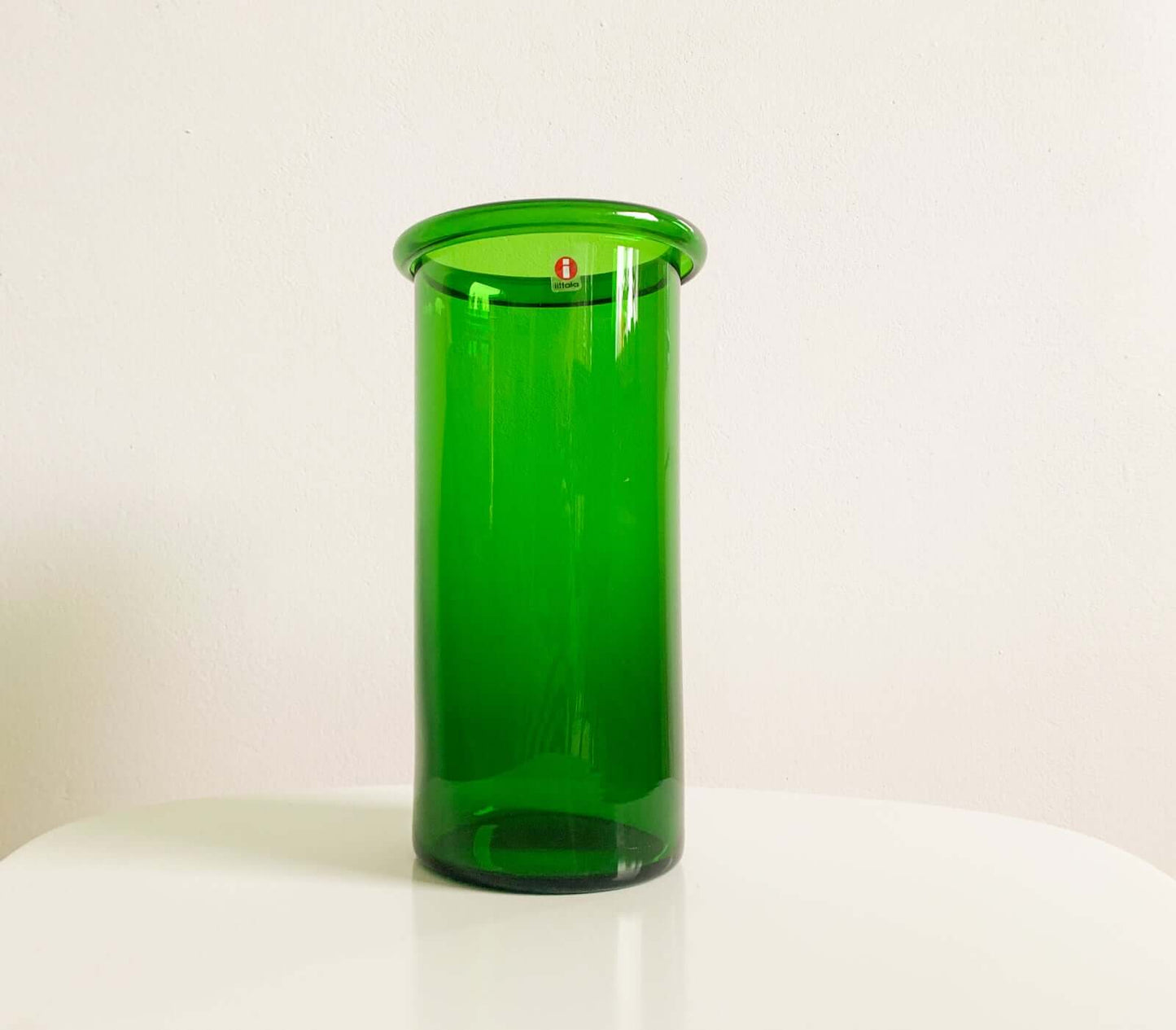 Markku Salo, Nuutajarvi Juno green vase, 1990s Finland