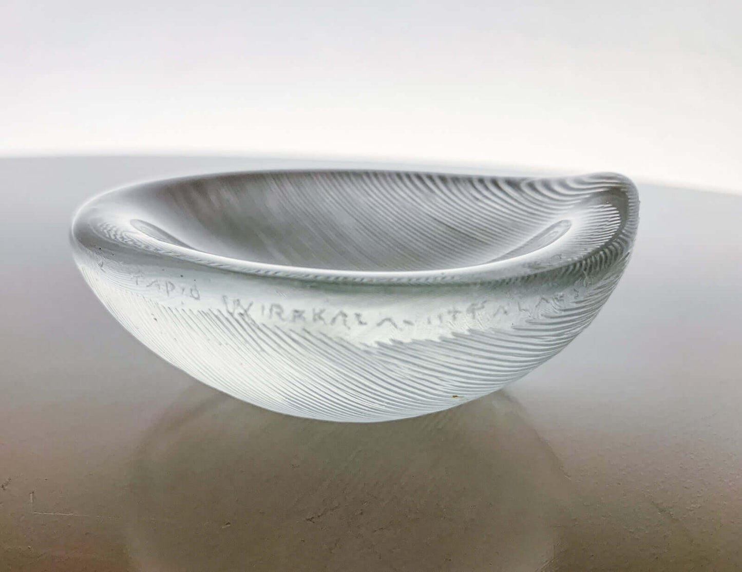 Iittala Tapio Wirkkala, Lehti art glass object 3377 signed, 1950s