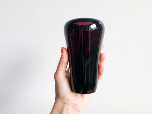 Kumela vase of modernist shape | Collection of Scandinavian glass on Molna Vintage