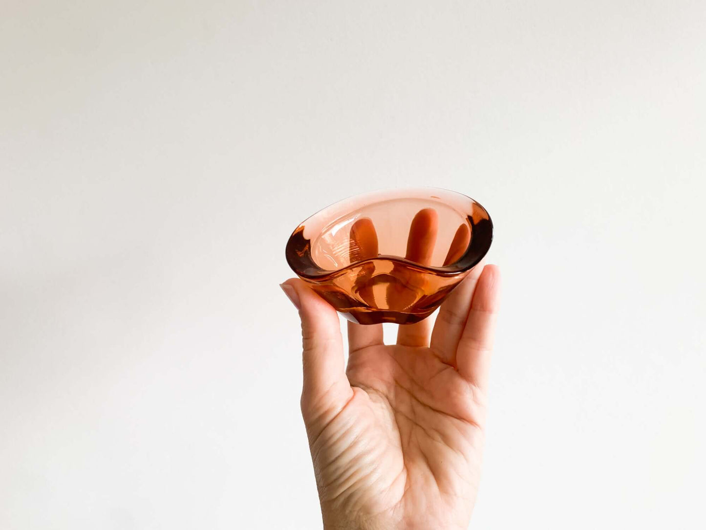Pink Helena Tynell bowl | Vaakuna | Modernist glass of 20th century on Molna Vintage