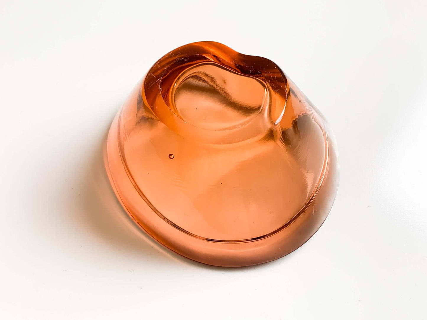 Helena Tynell rose Vaakuna bowl | Riihimaki lasi | Collection of Scandinavian glass in Molna Vintage webshop