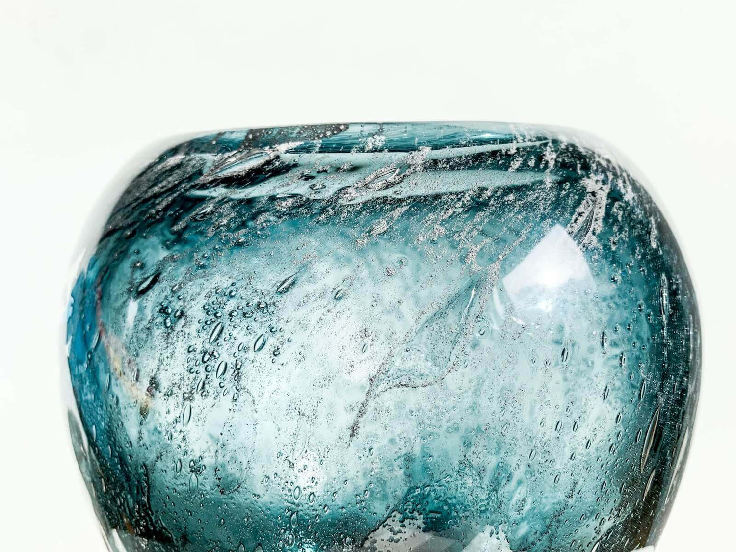 Designer Heikki Orvola | Story and collection | Finnish glass designer on Molna Vintage