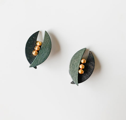 Aarikka Finland | Earrings leaf green parts old peas | Molna Vintage