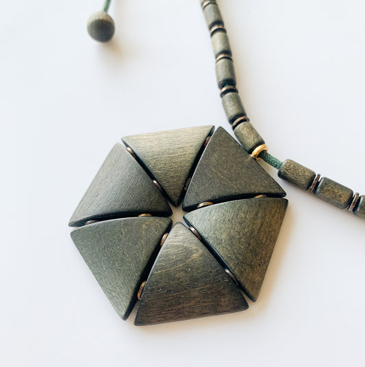 Aarikka Finland | Green Triangle Pendant Necklace | Molna Vintage