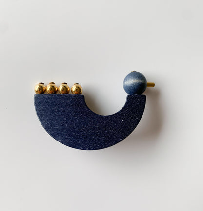 Aarikka Finland | Helmilintu wooden brooch dark blue color | Molna Vintage
