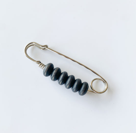 Aarikka Finland | Safety pinb brooch wooden black beads | Molna Vintage