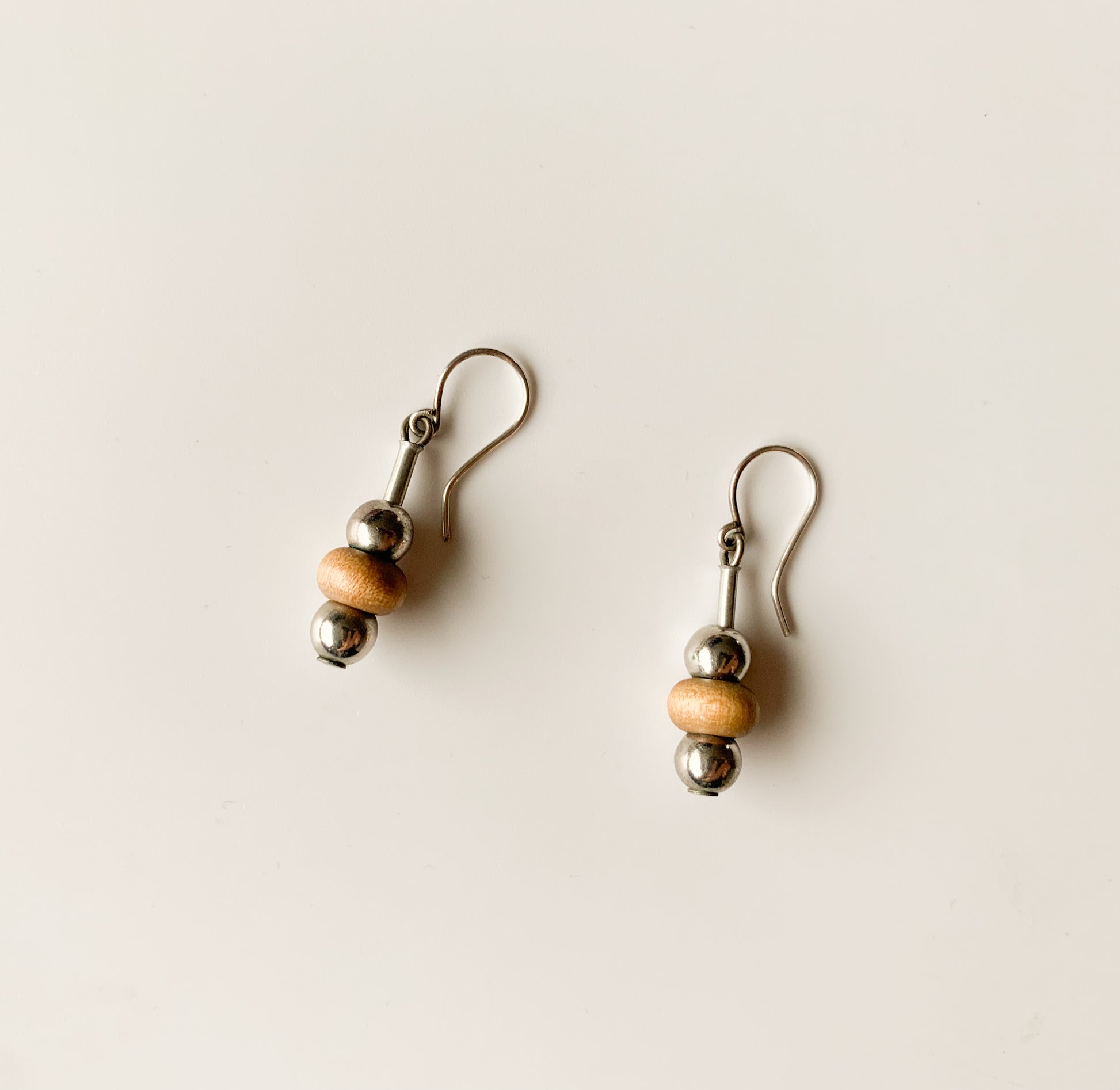 Aarikka Finland | Vintage Wooden Earrings Beige | Molna Vintage
