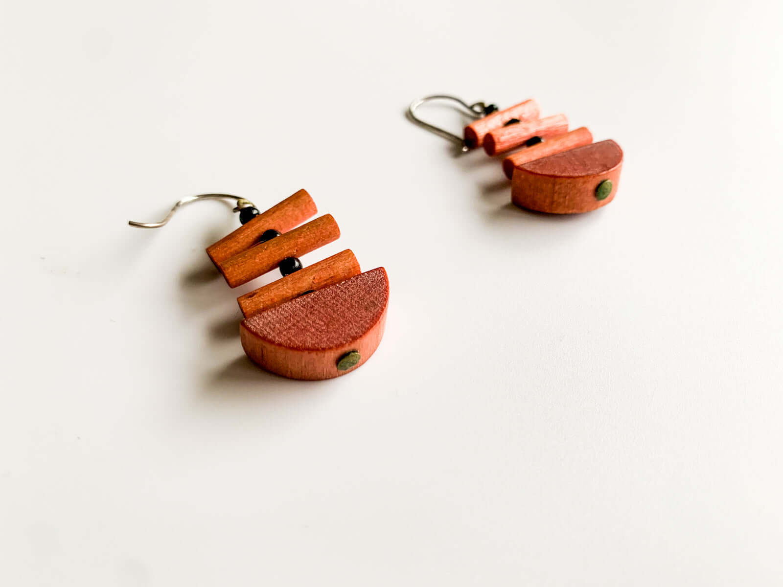 Wooden vintage jewelry | Aarikka earrings | Handmade in Finland