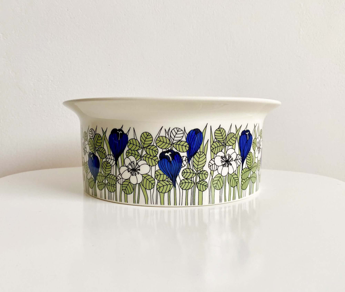 Arabia Finland | Esteri Tomula Krokus Large Bowl | Molna Vintage