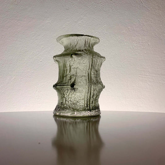 Finlandia 3362 Timo Sarpaneva IIttala | Textured green vase | Molna Vintage