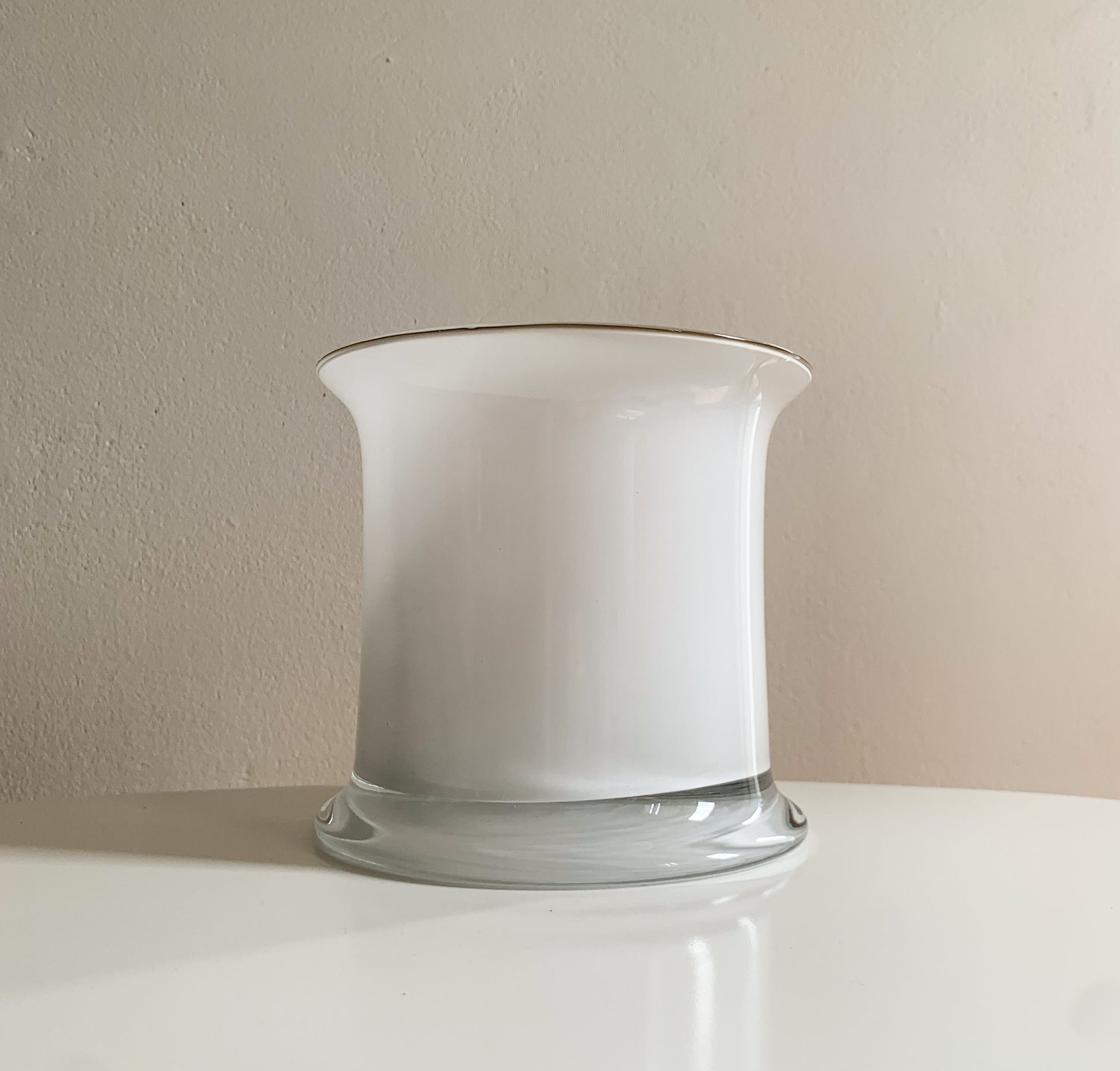 Heikki Orvola Nuutajarvi | White opaline glass vase Fuuga | Molna Vintage