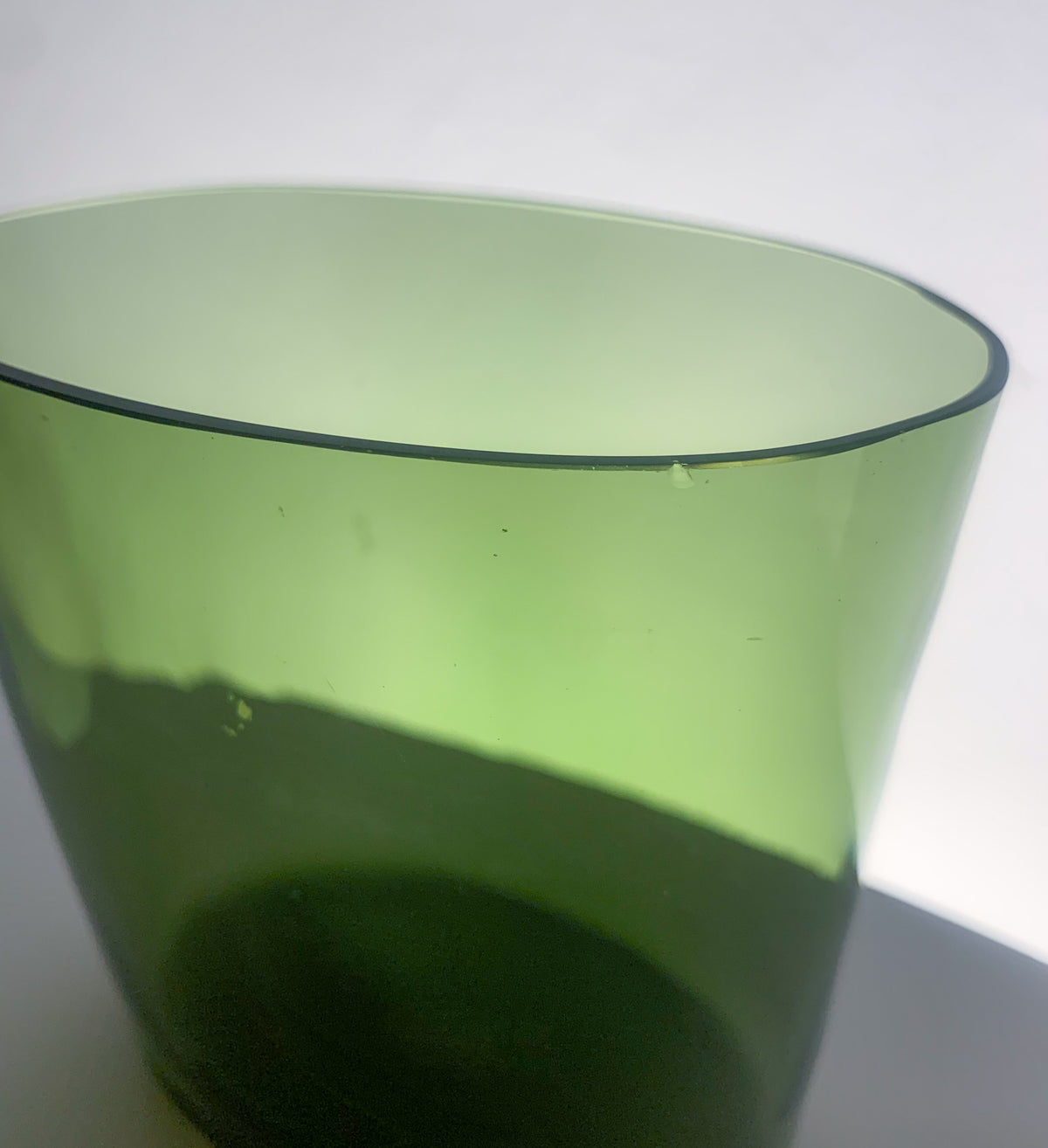 SH 142 green glass vase | Saara Hopea Nuutajärvi