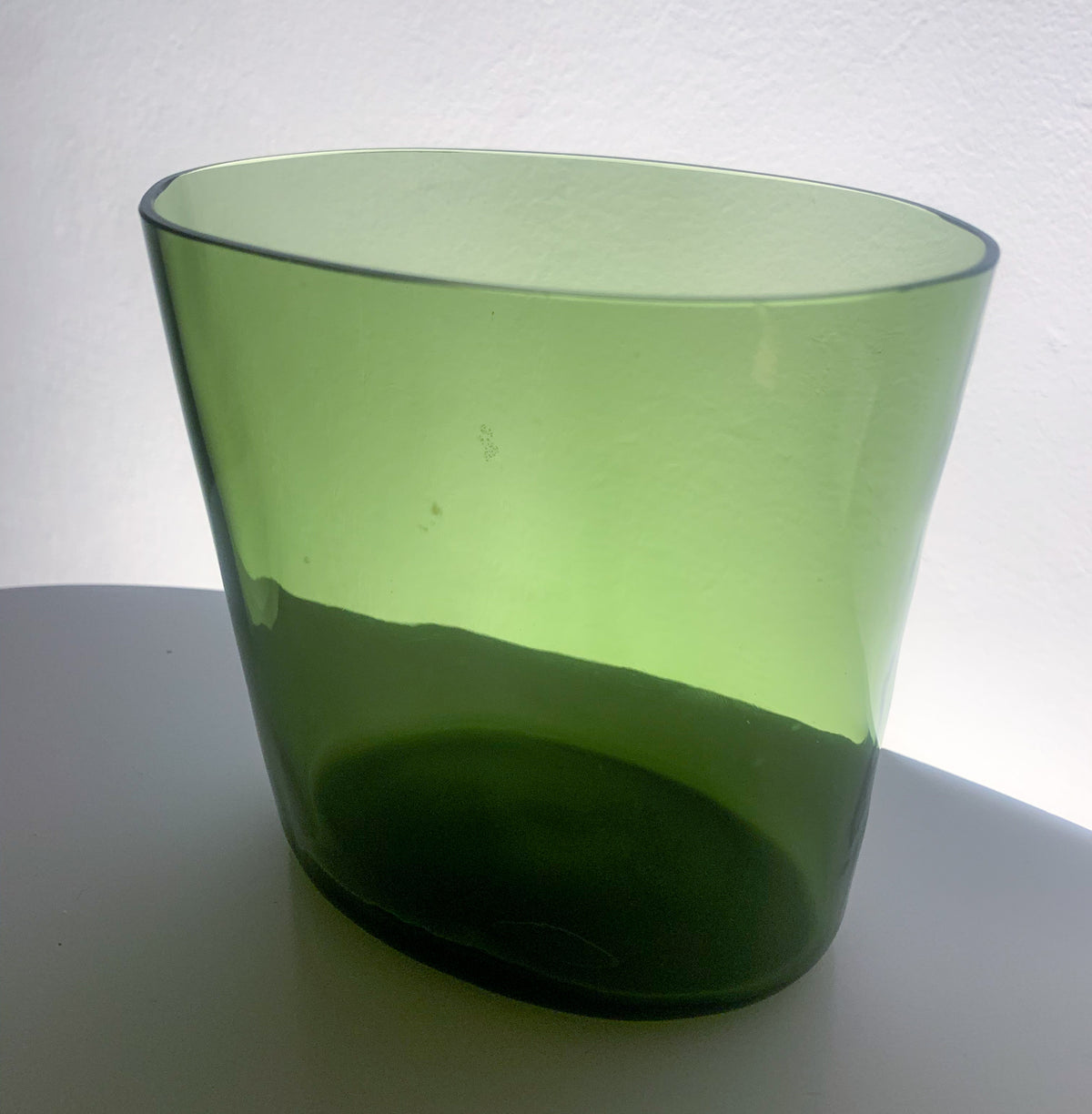 SH 142 green glass vase | Saara Hopea Nuutajärvi