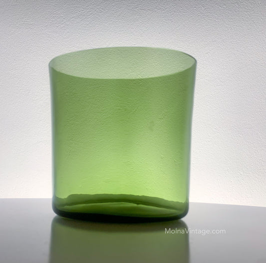 SH 142 green glass vase | Saara Hopea Nuutajärvi