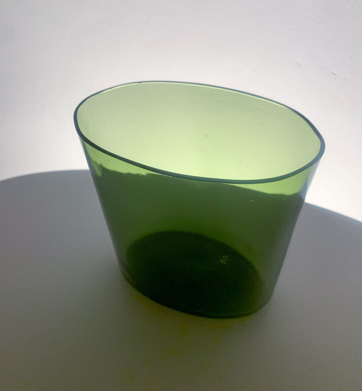 SH 142 green glass vase | Saara Hopea Nuutajärvi
