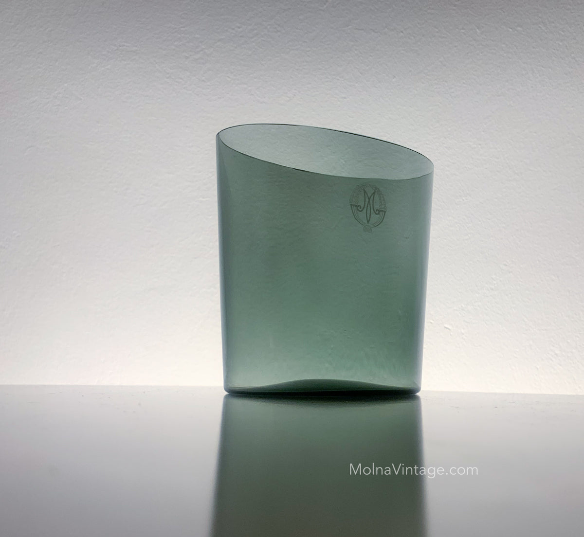 SH 142 grey glass vase | Saara Hopea Nuutajärvi