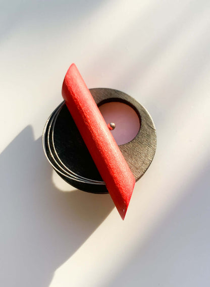 Red Orbit | Aarikka Holzanstecknadel