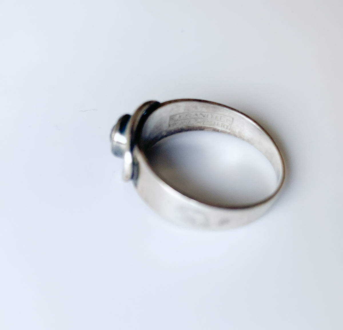 Modernist silver amethyst ring | Erik Granit