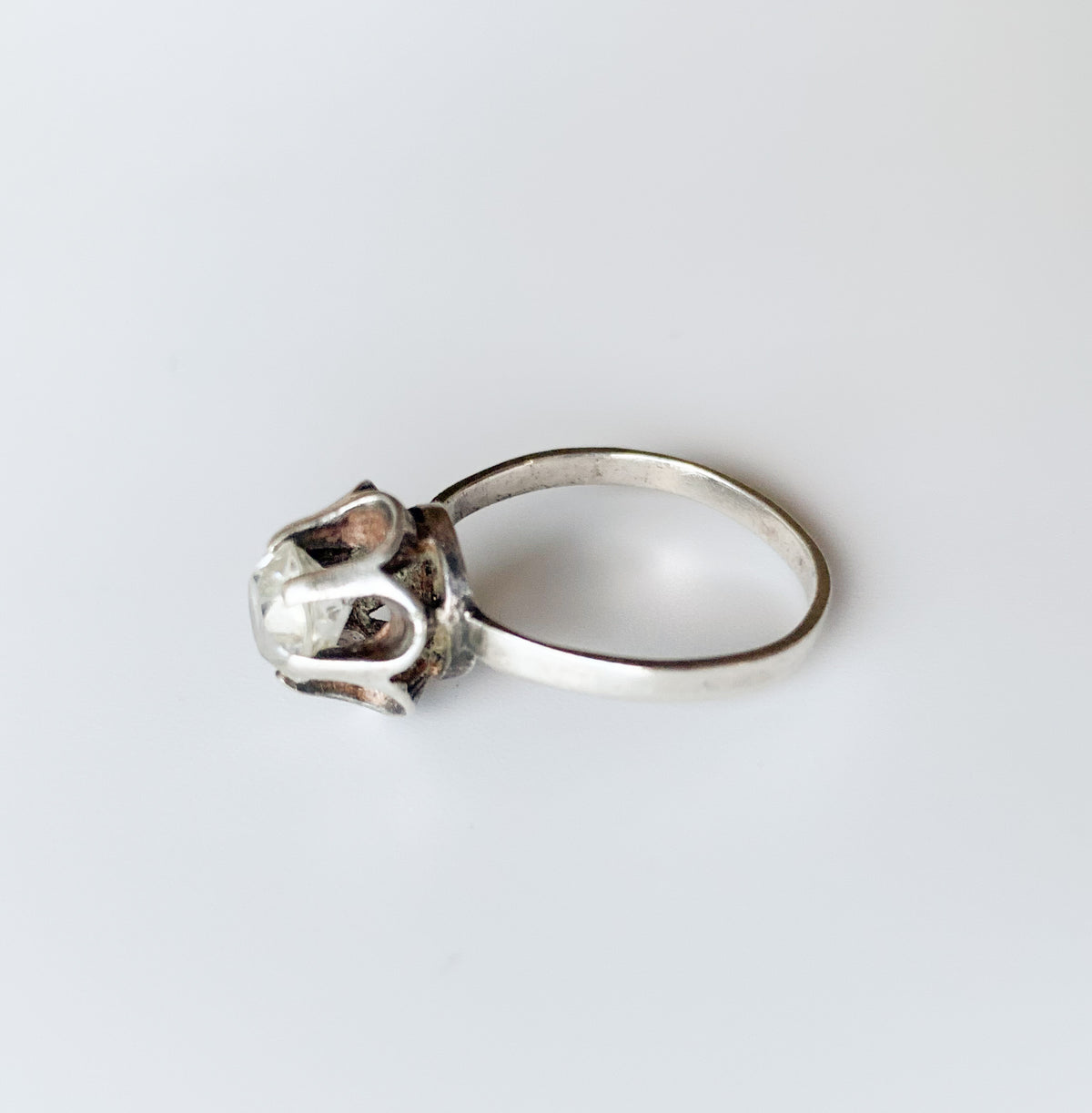 916 silver ring with cut crystal