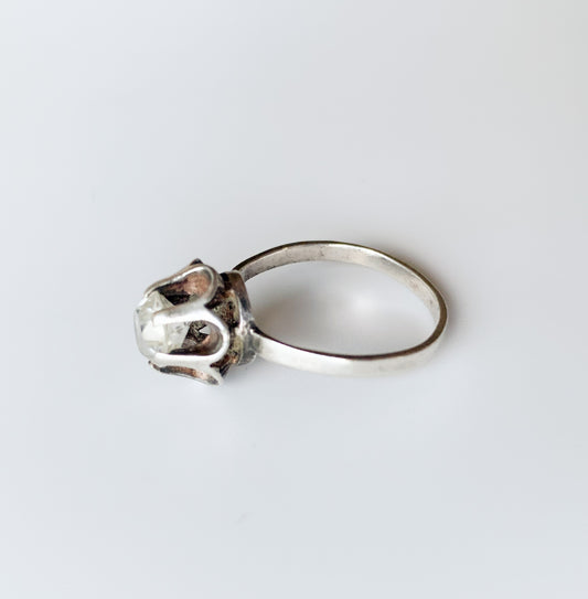 Ring aus 916er Silber mit geschliffenem Kristall