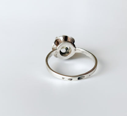 916 silver ring with cut crystal