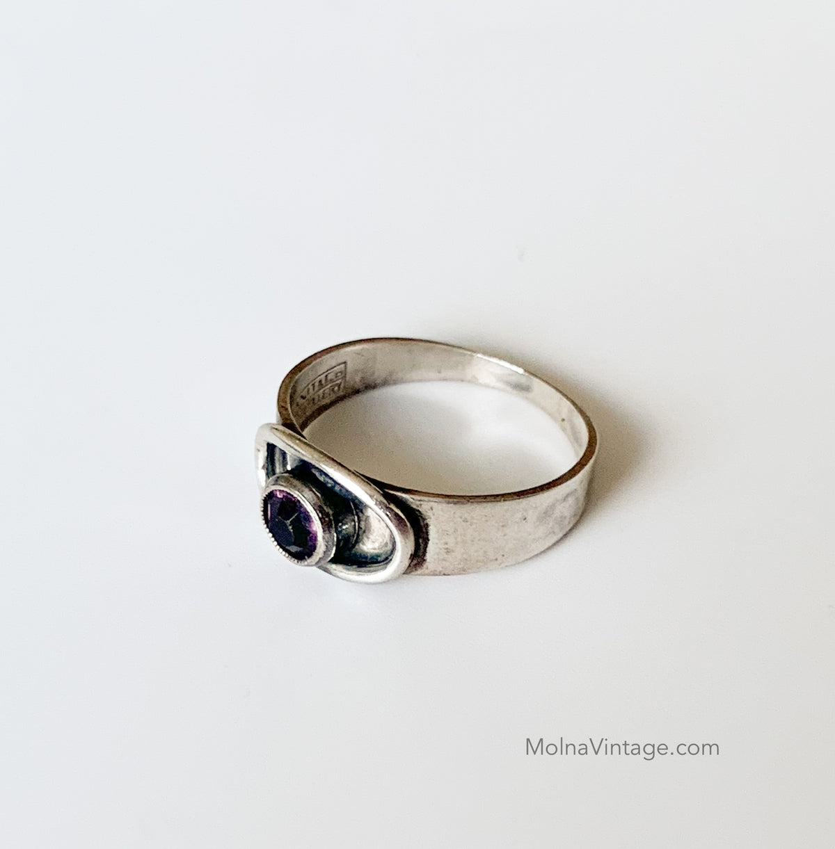 Modernist silver amethyst ring | Erik Granit