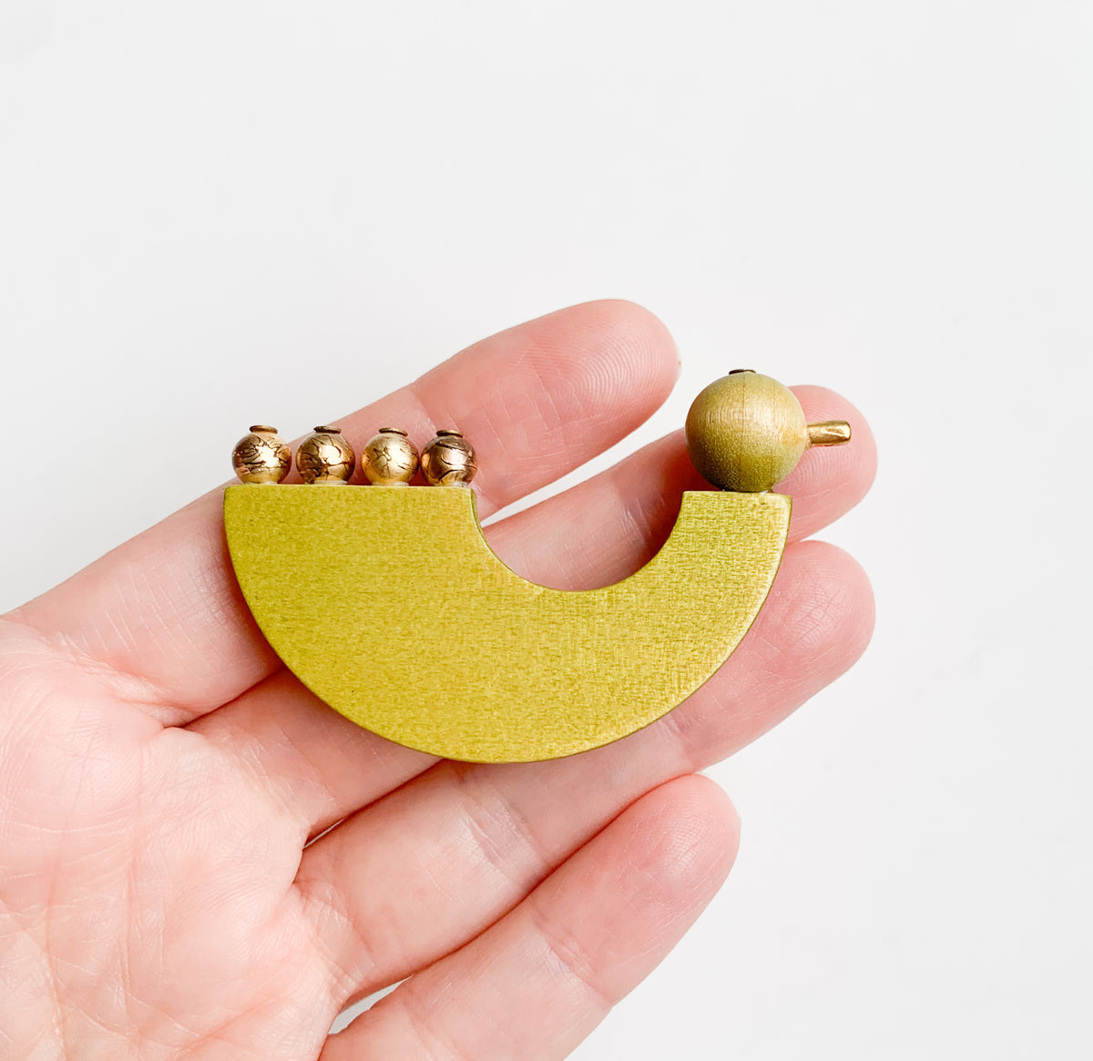 Aarikka Helmilintu mustard yellow wooden brooch